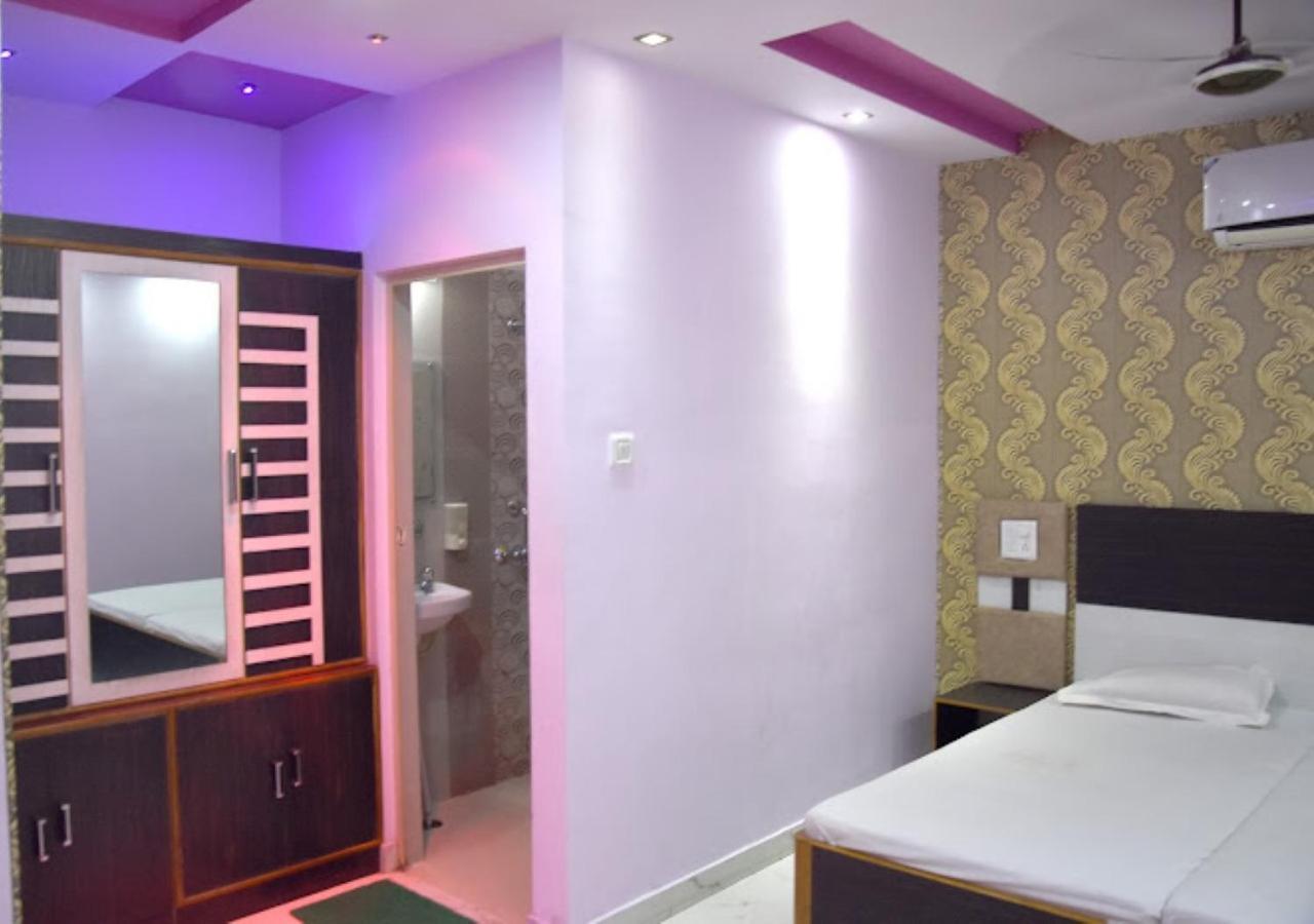 Roshan Hotel