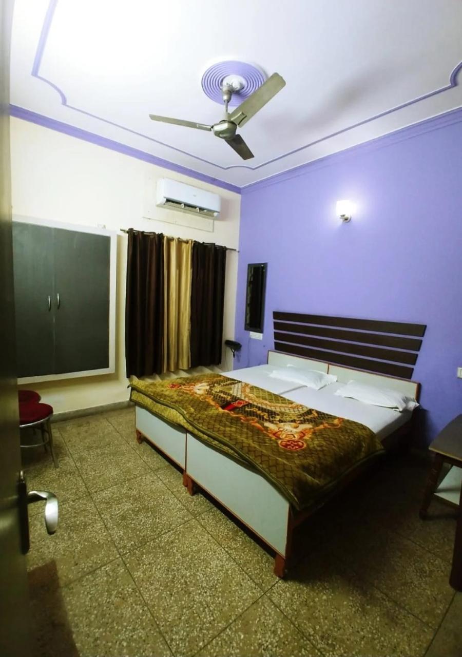 Roshan Hotel