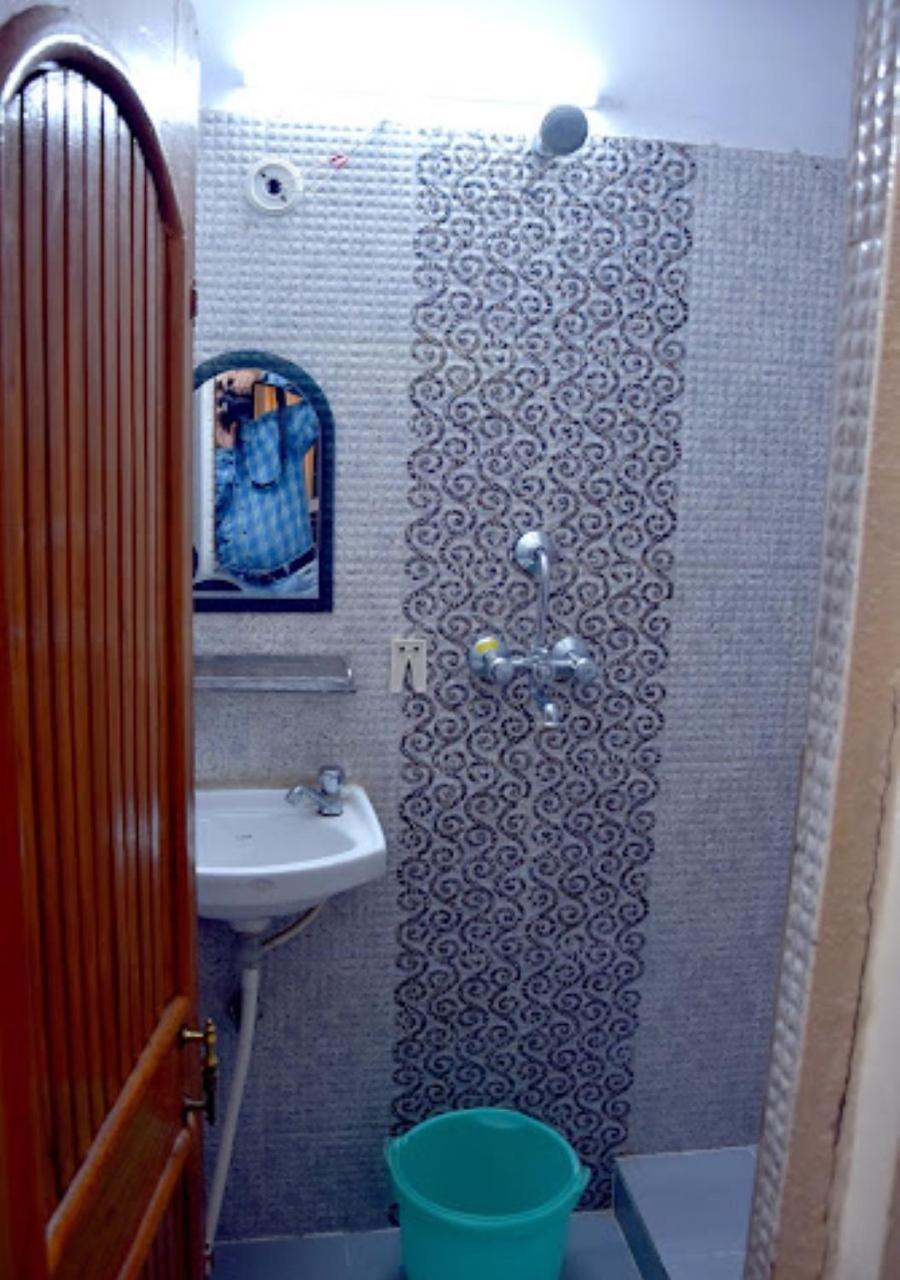 Hotel Roshan 2*